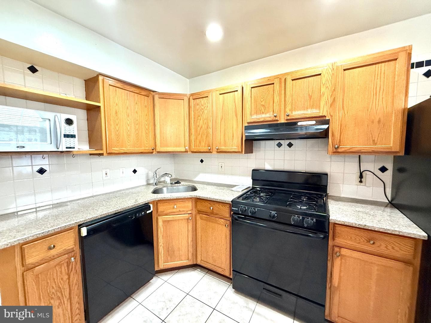 4040 Benner Street photo 9