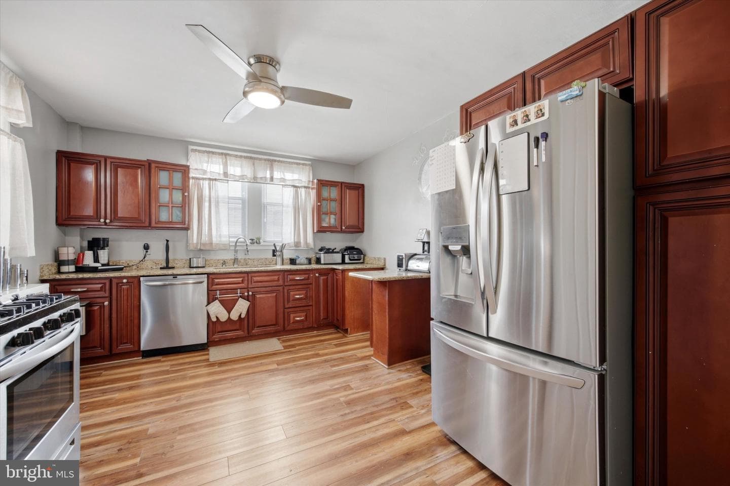 3339 Sheffield Avenue photo 8