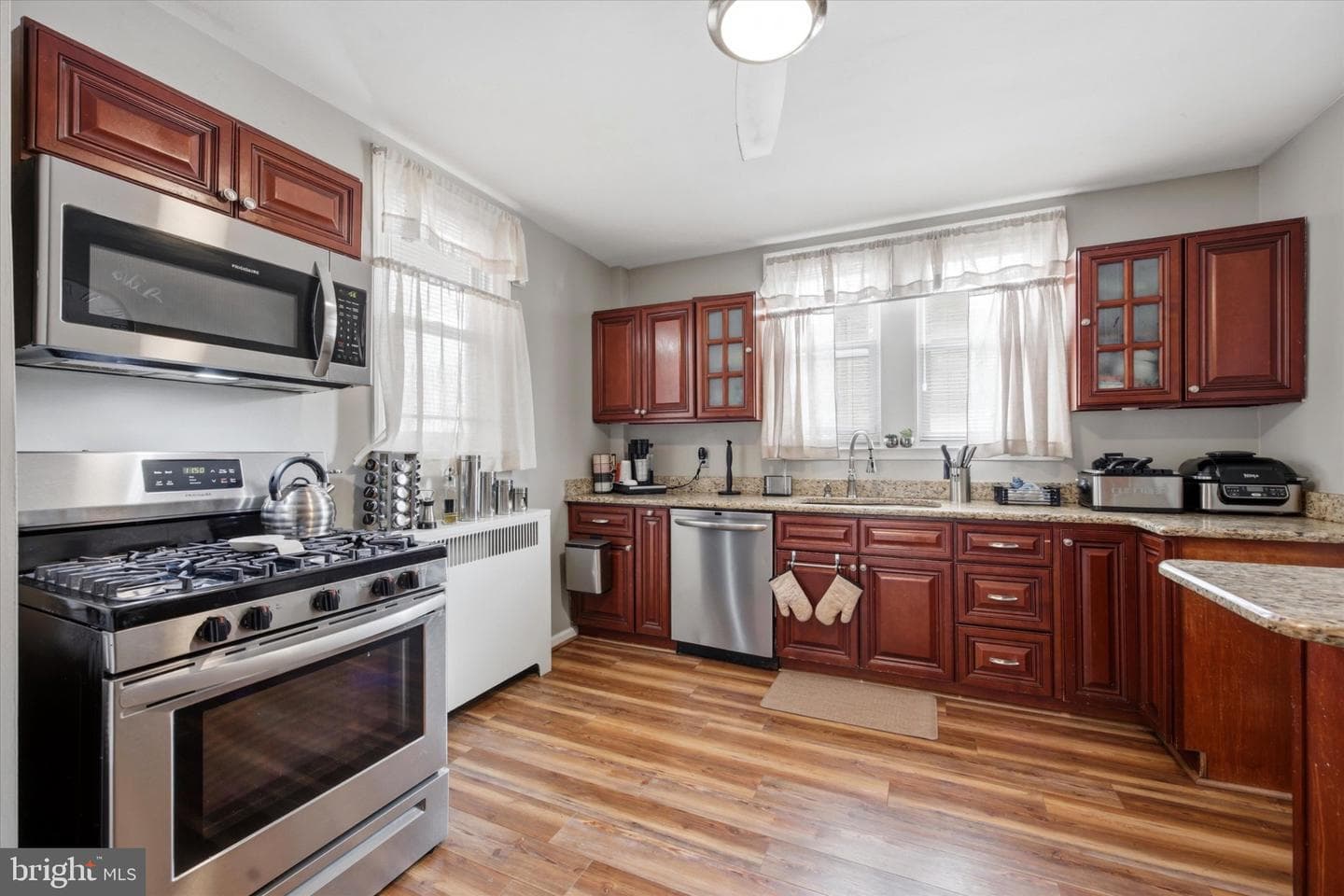 3339 Sheffield Avenue photo 9