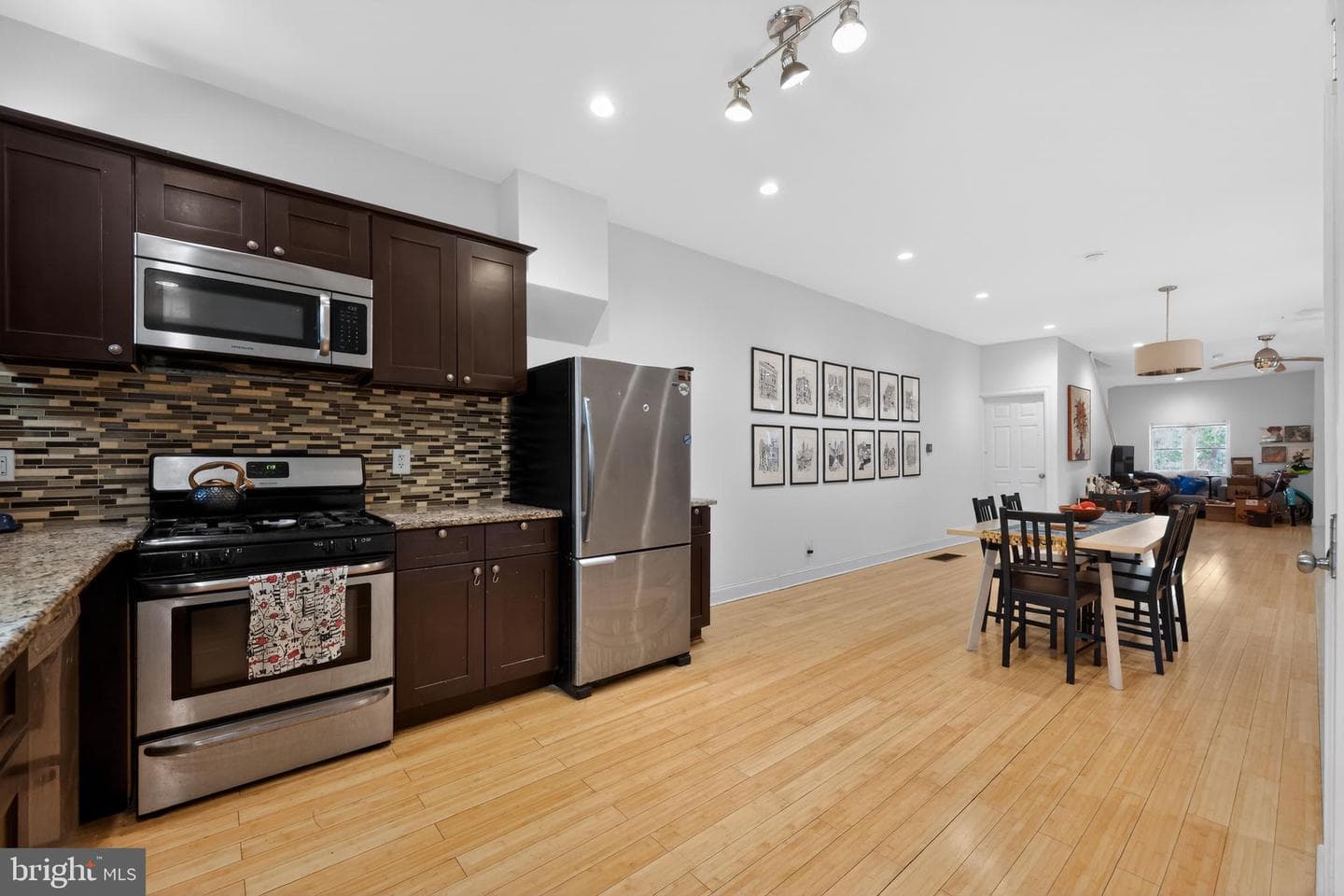 5010 Catharine Street photo 13