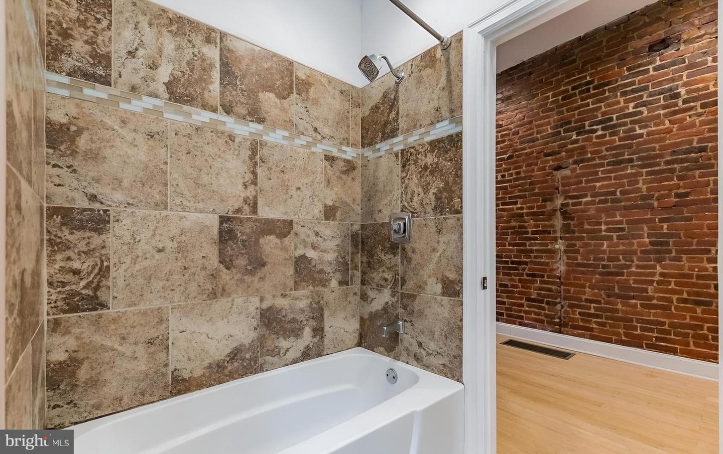 5010 Catharine Street photo 29