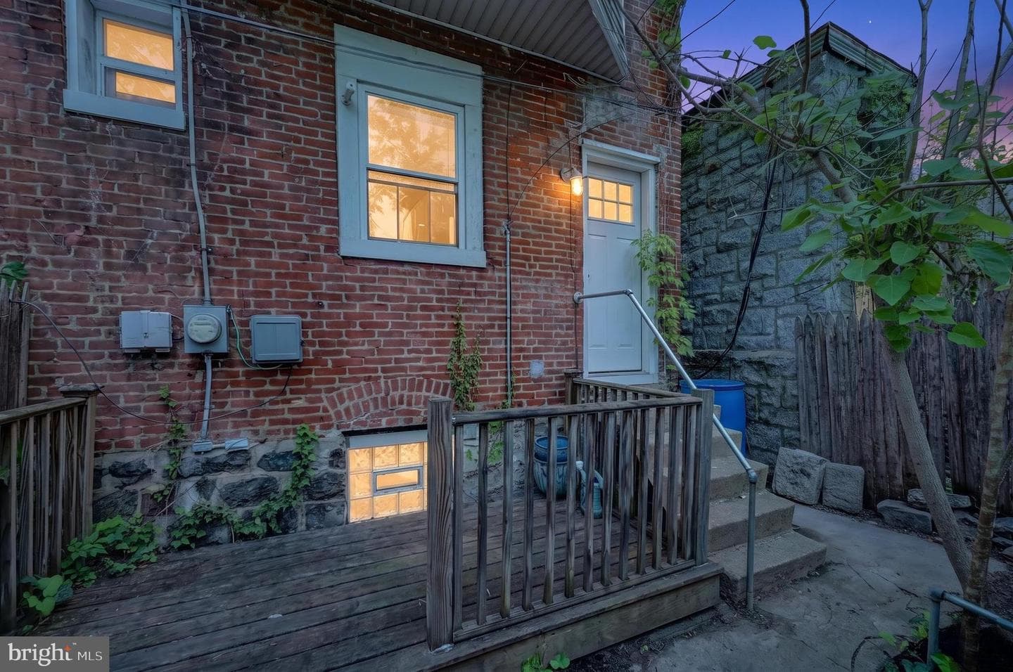 5010 Catharine Street photo 37