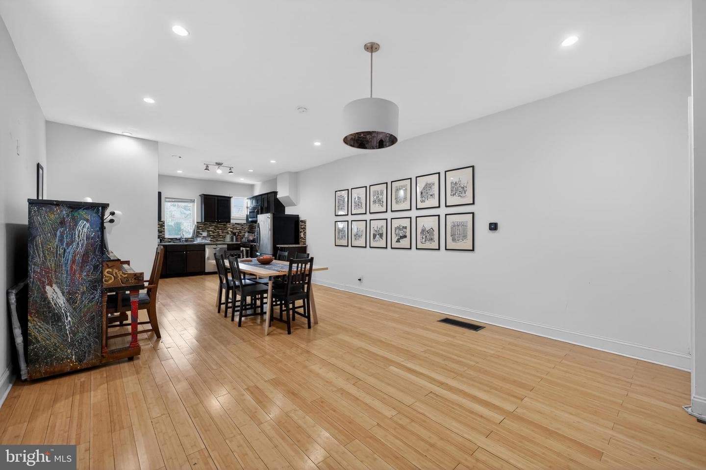 5010 Catharine Street photo 8