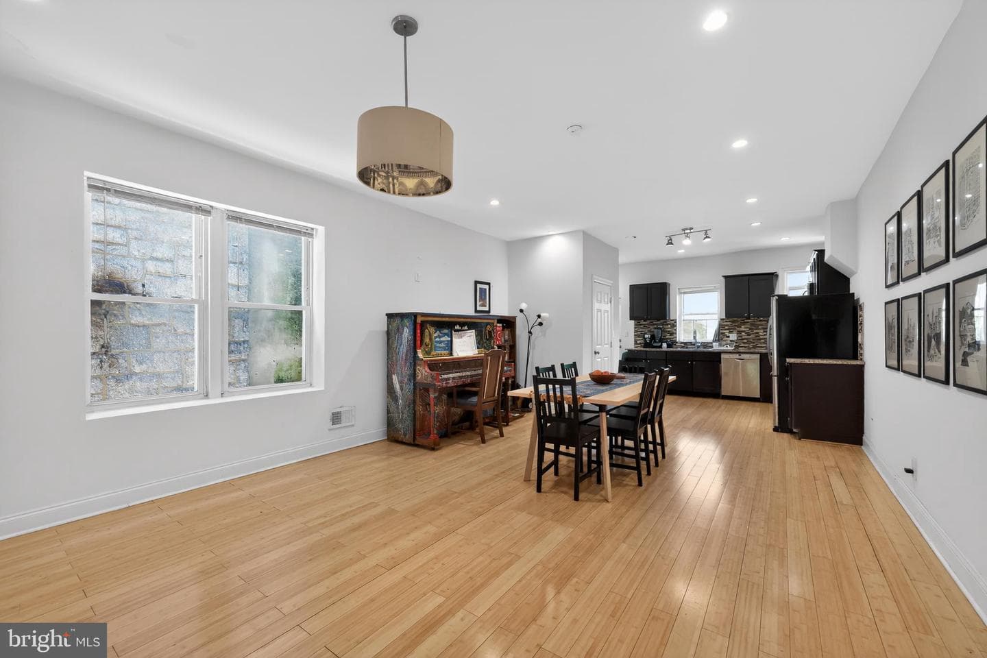 5010 Catharine Street photo 9
