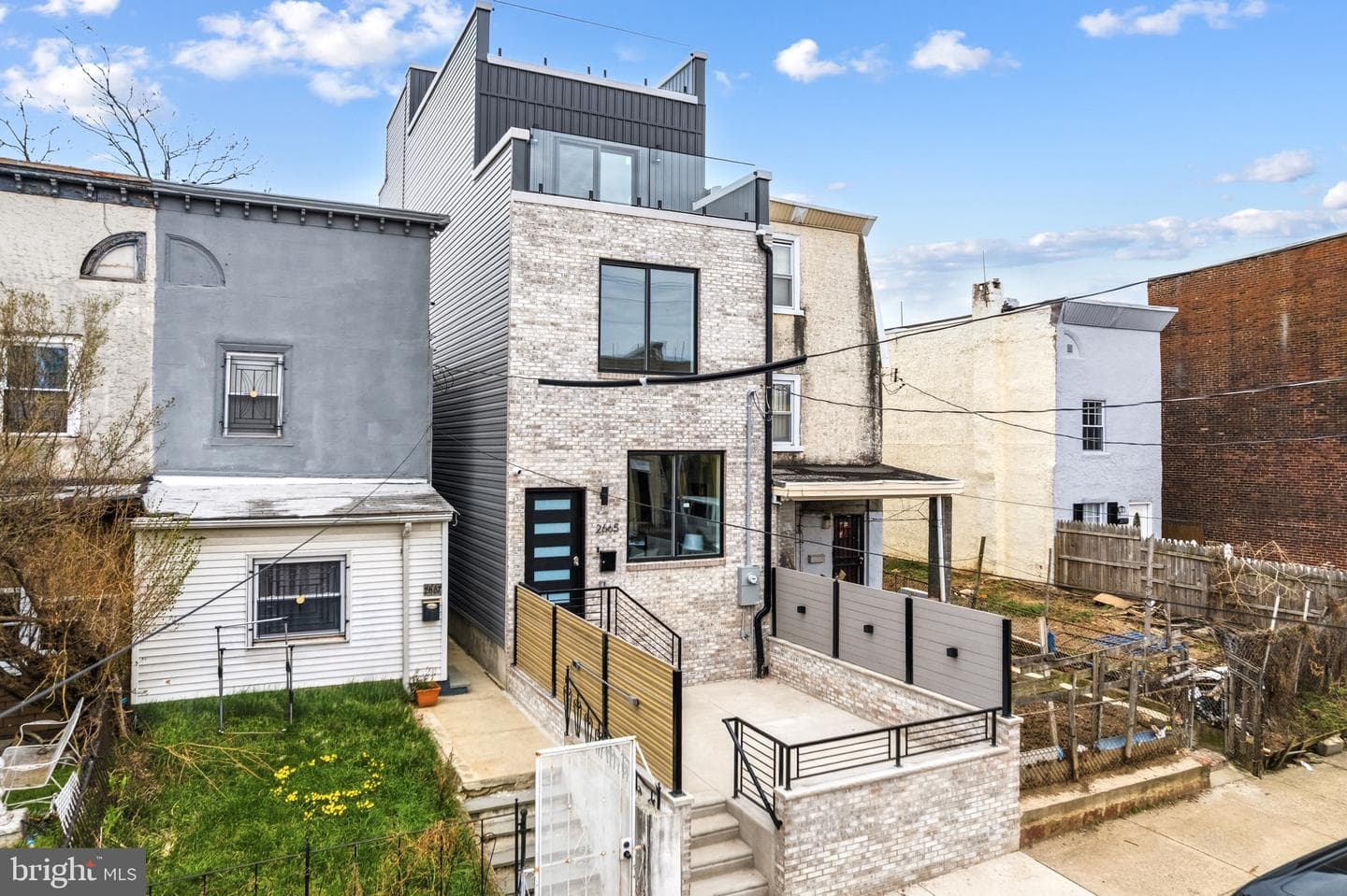 2665 Emerald Street photo 2