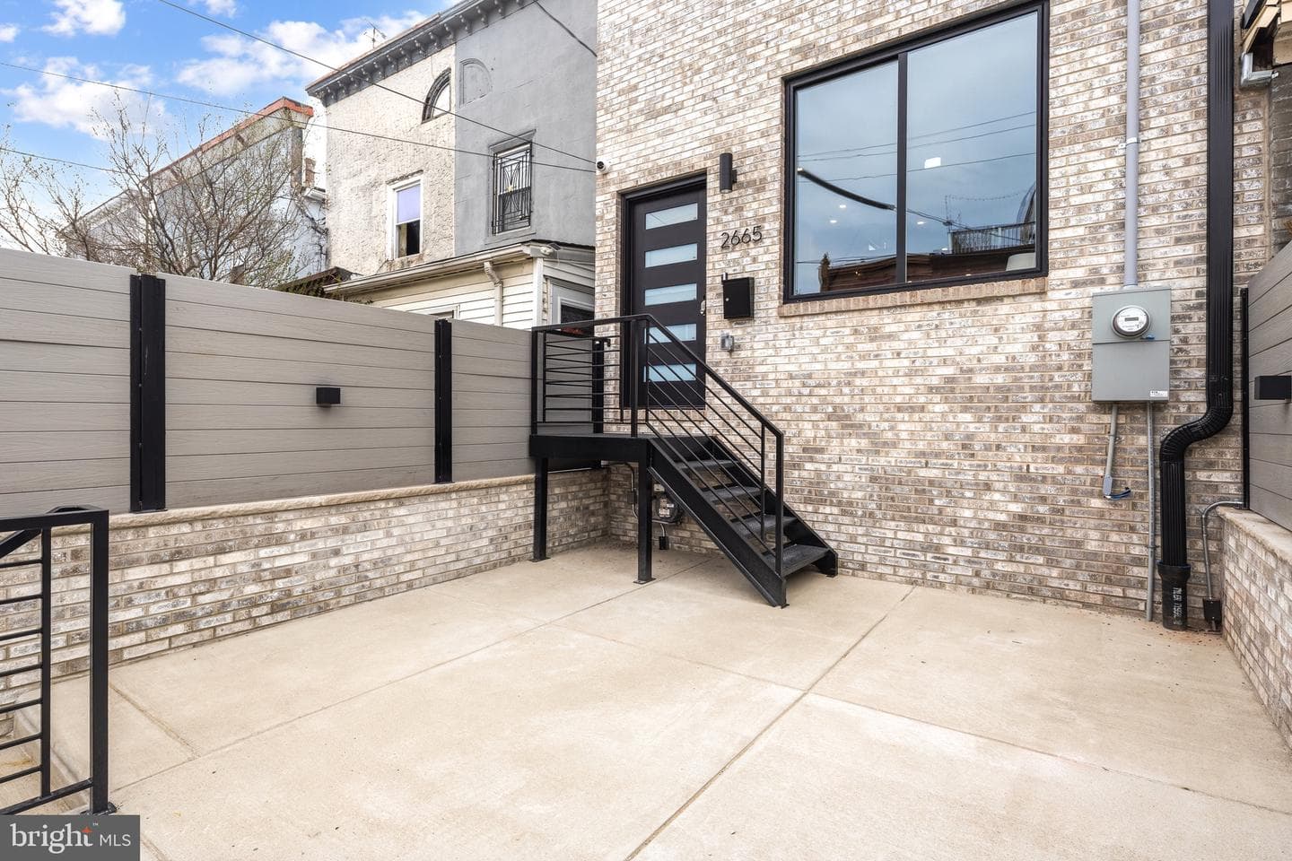 2665 Emerald Street photo 3