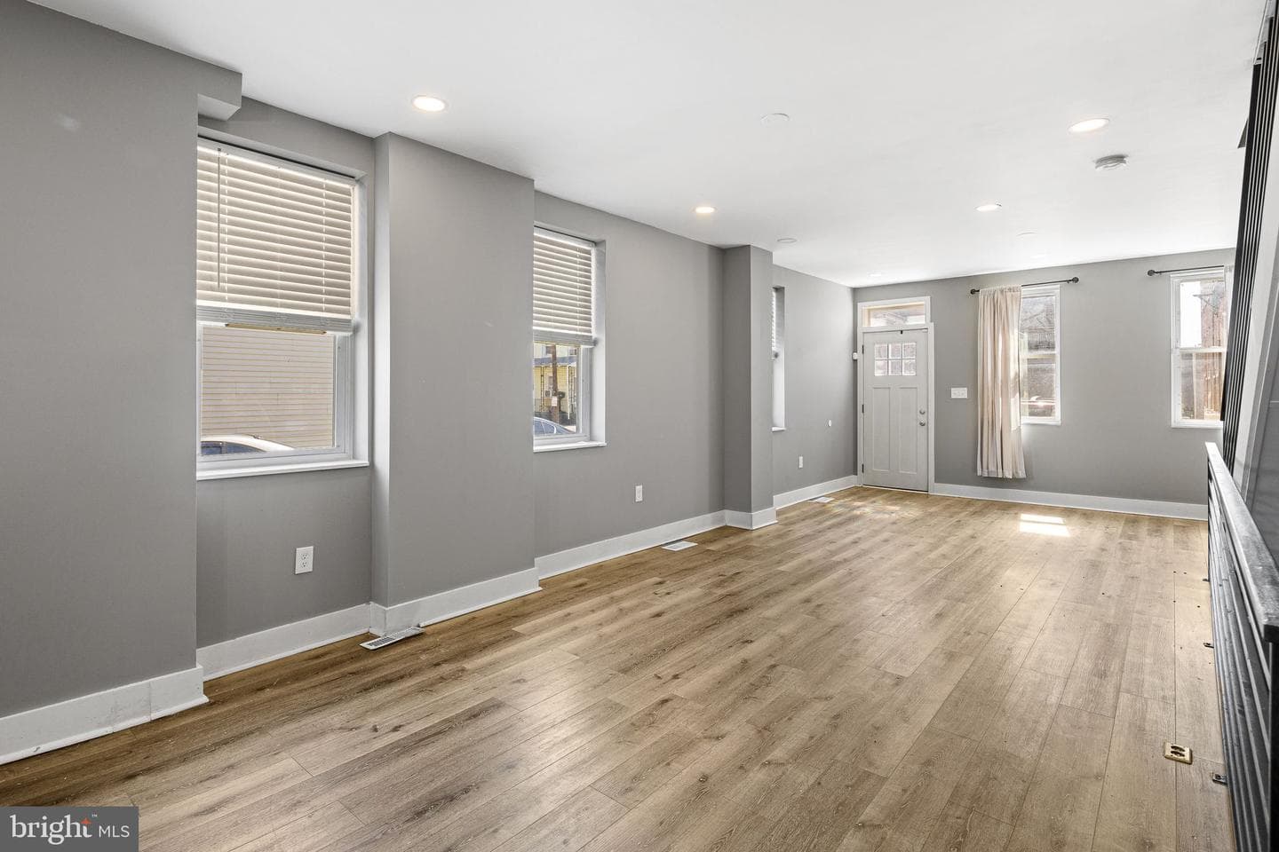 4626 E Thompson Street photo 3