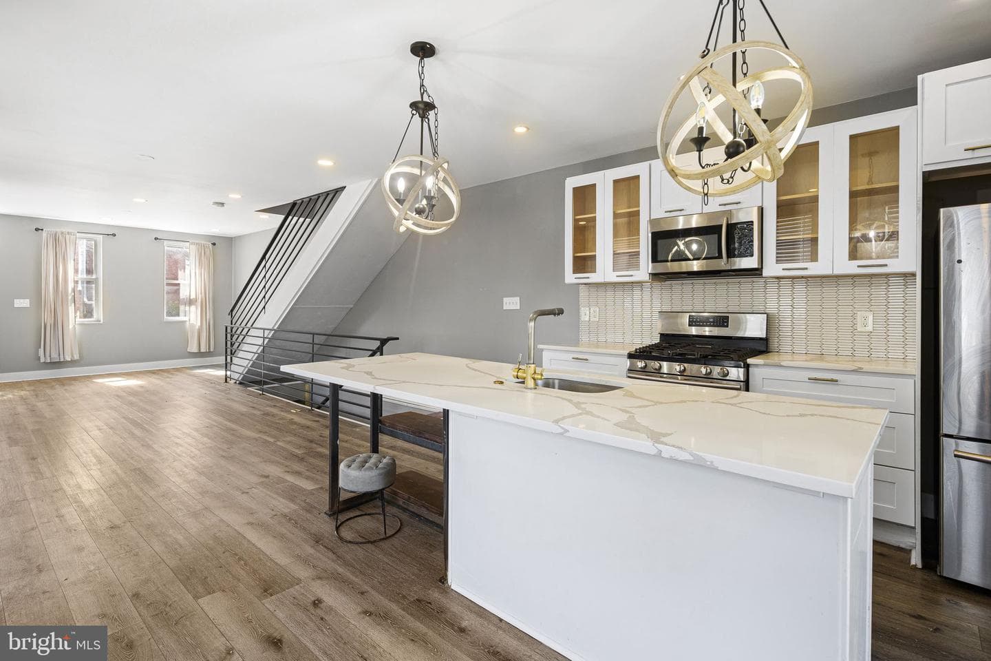 4626 E Thompson Street photo 8