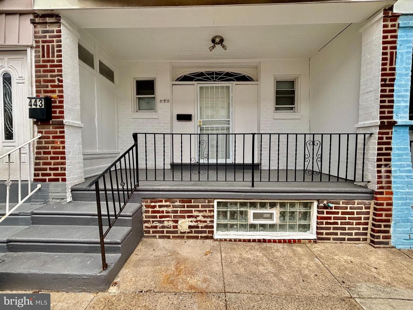 441 W Raymond Street photo 2