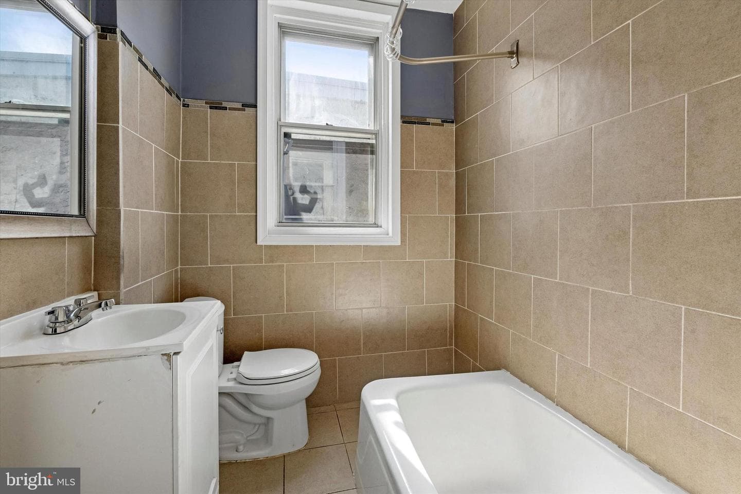 2080 E Victoria Street photo 16