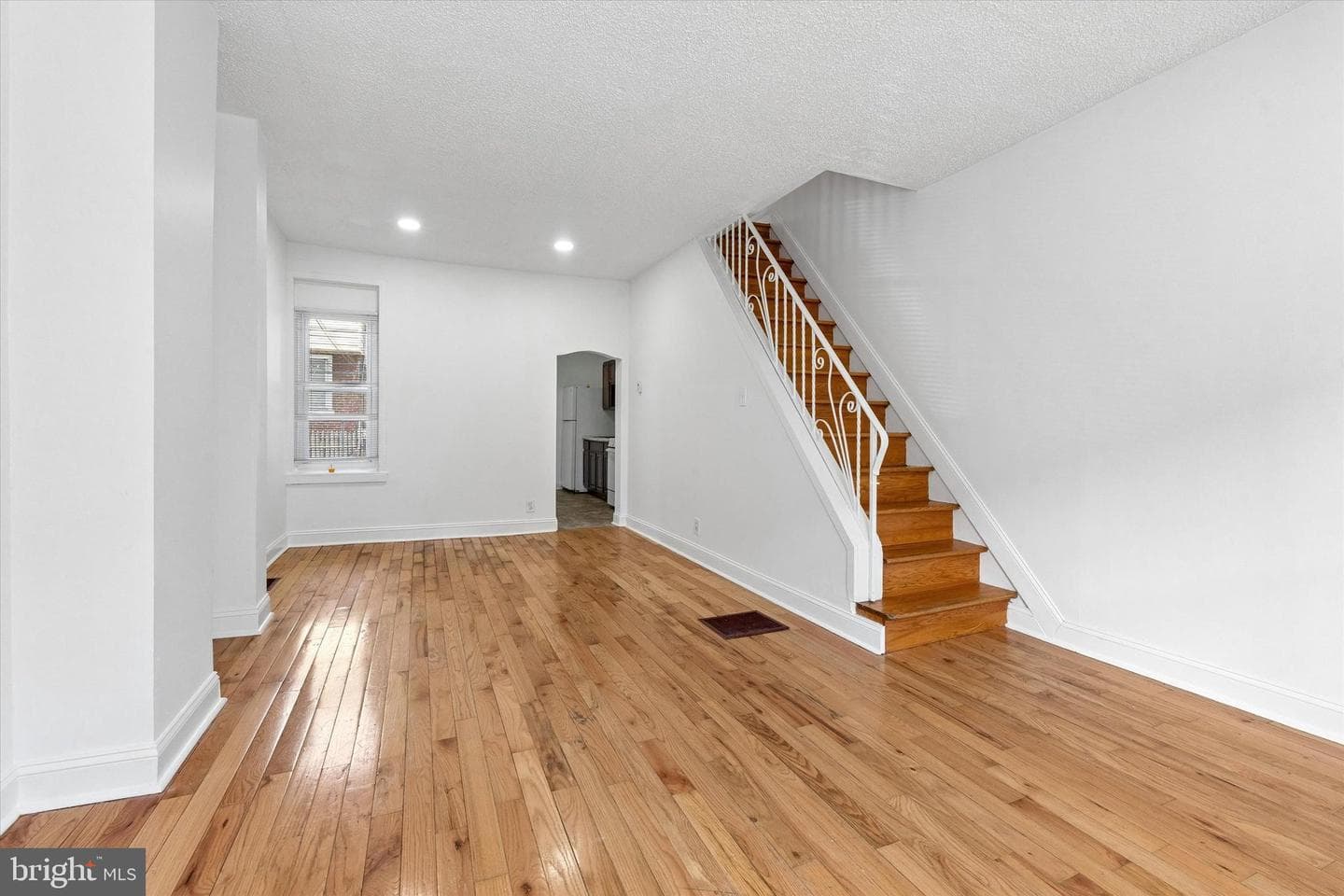2080 E Victoria Street photo 4