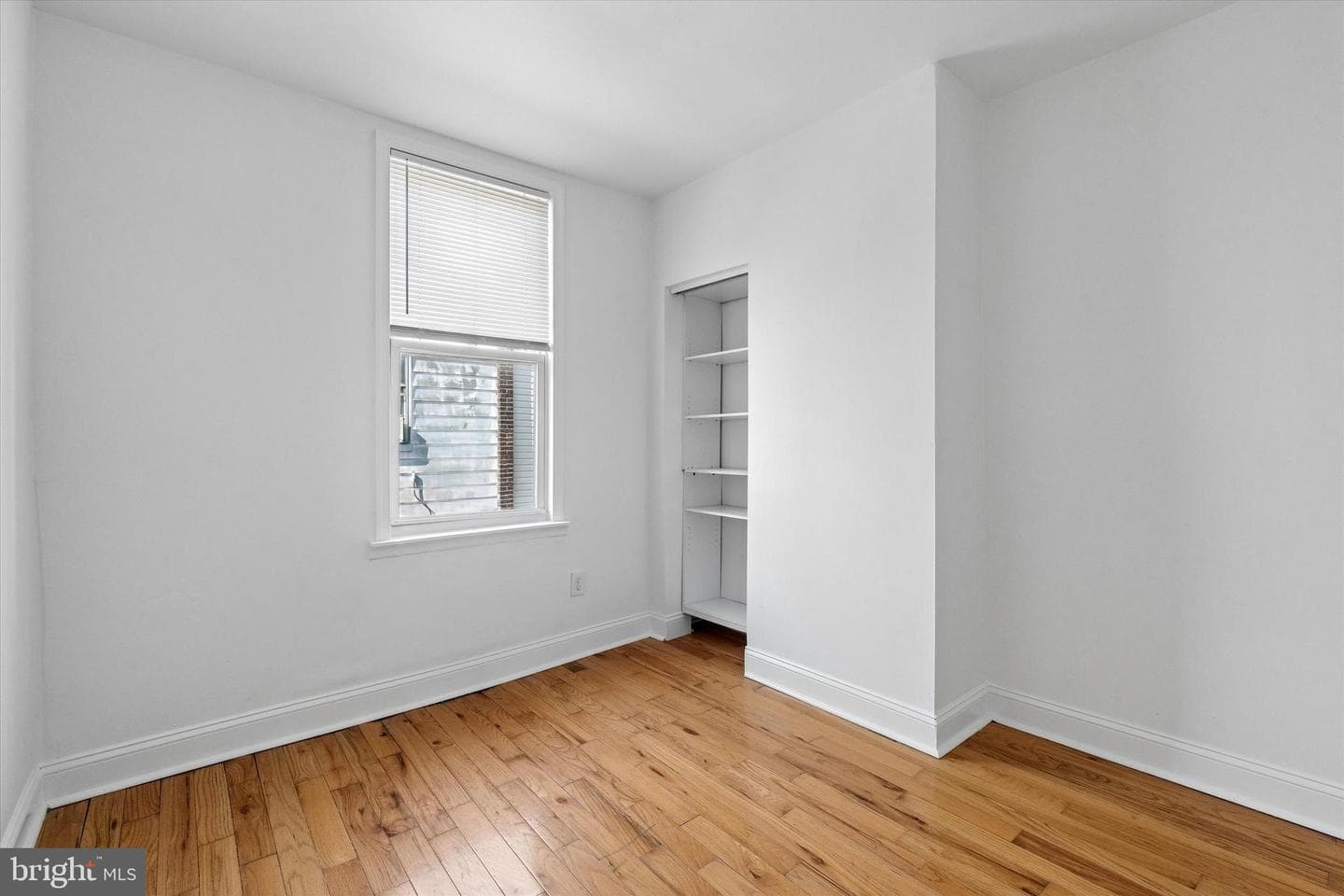 2080 E Victoria Street photo 8