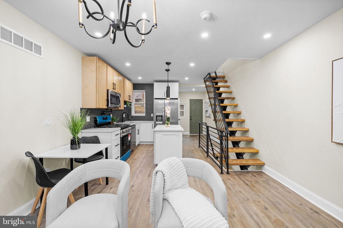 1922 S Chadwick Street photo 2