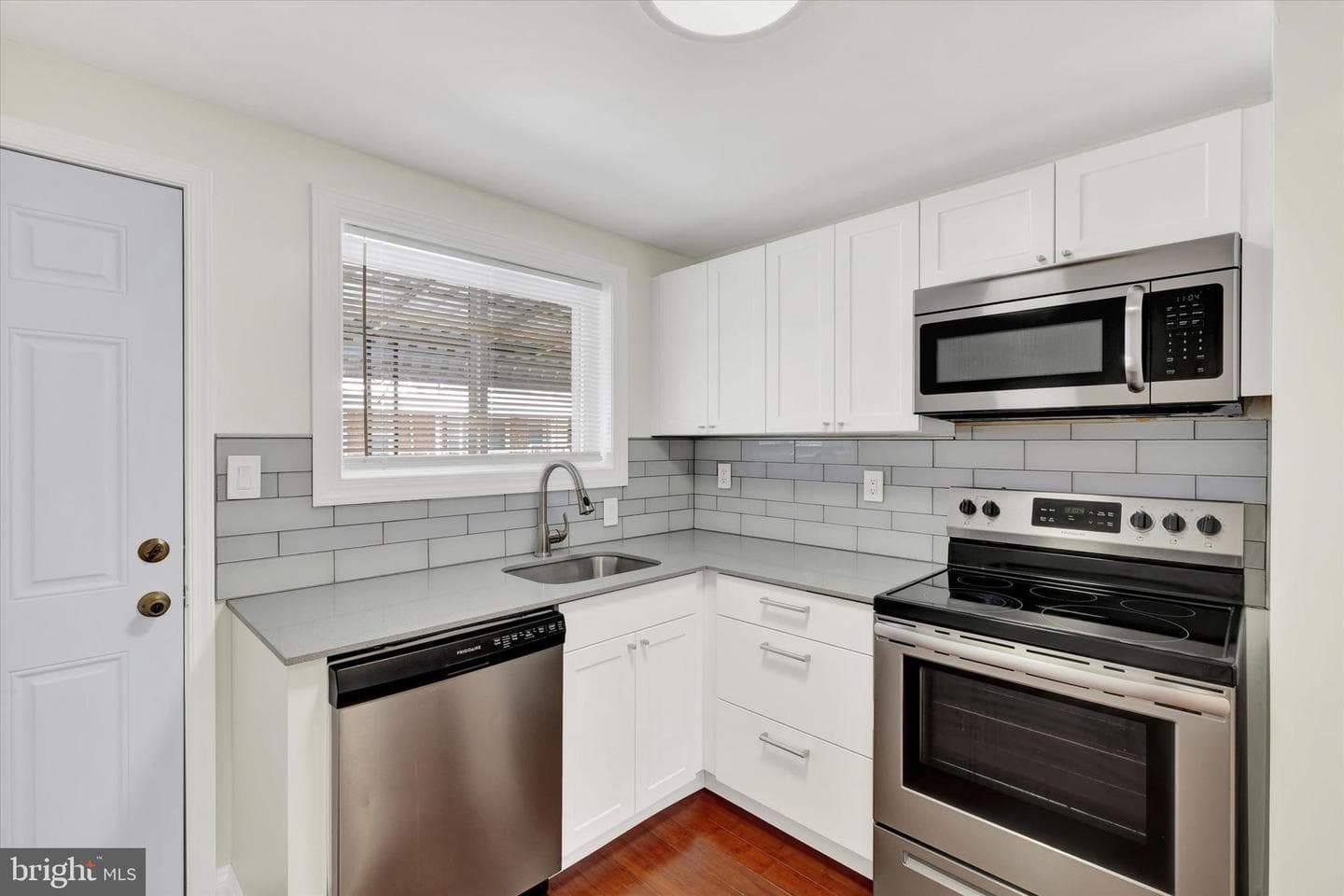 3336 E Thompson Street photo 11