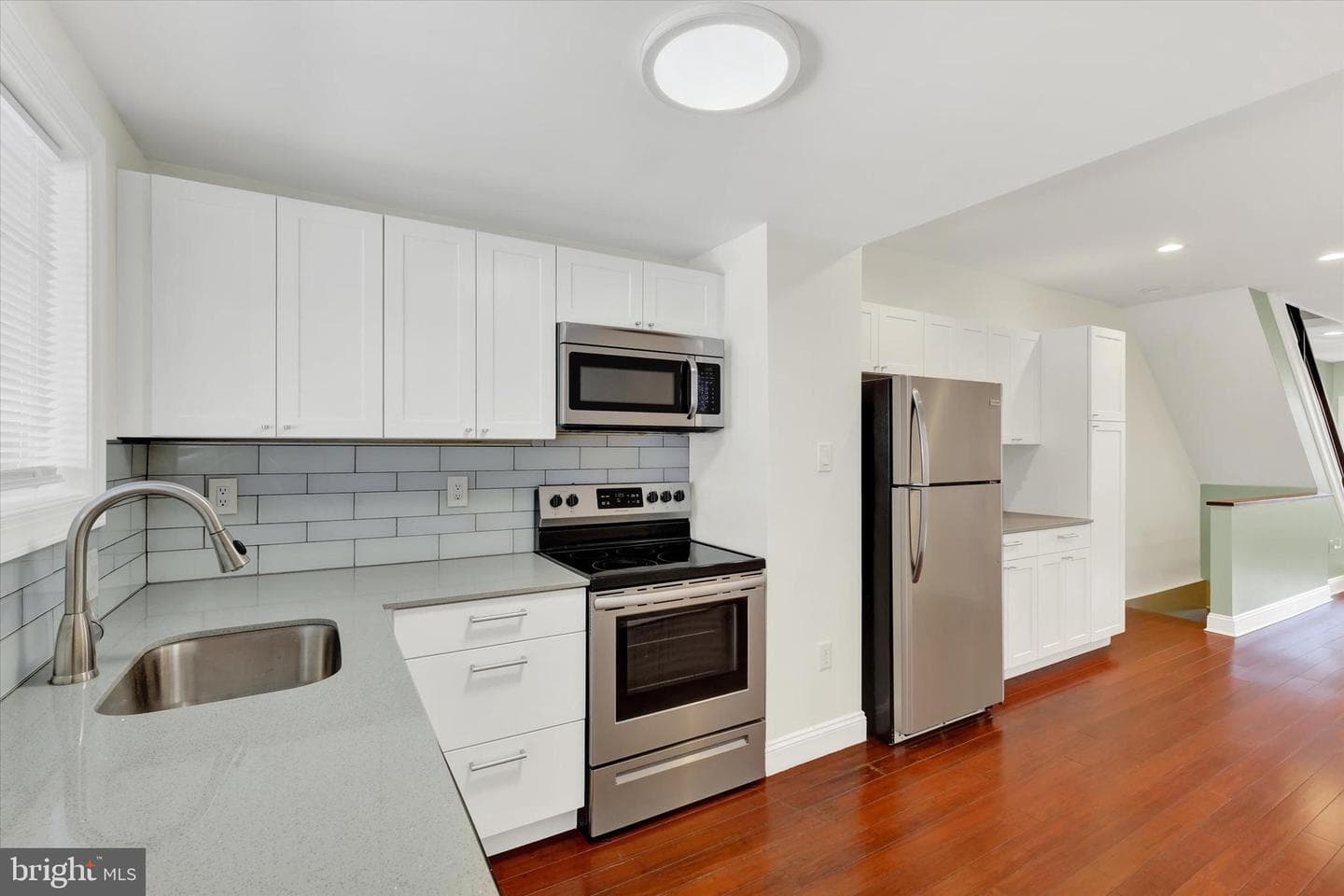 3336 E Thompson Street photo 12