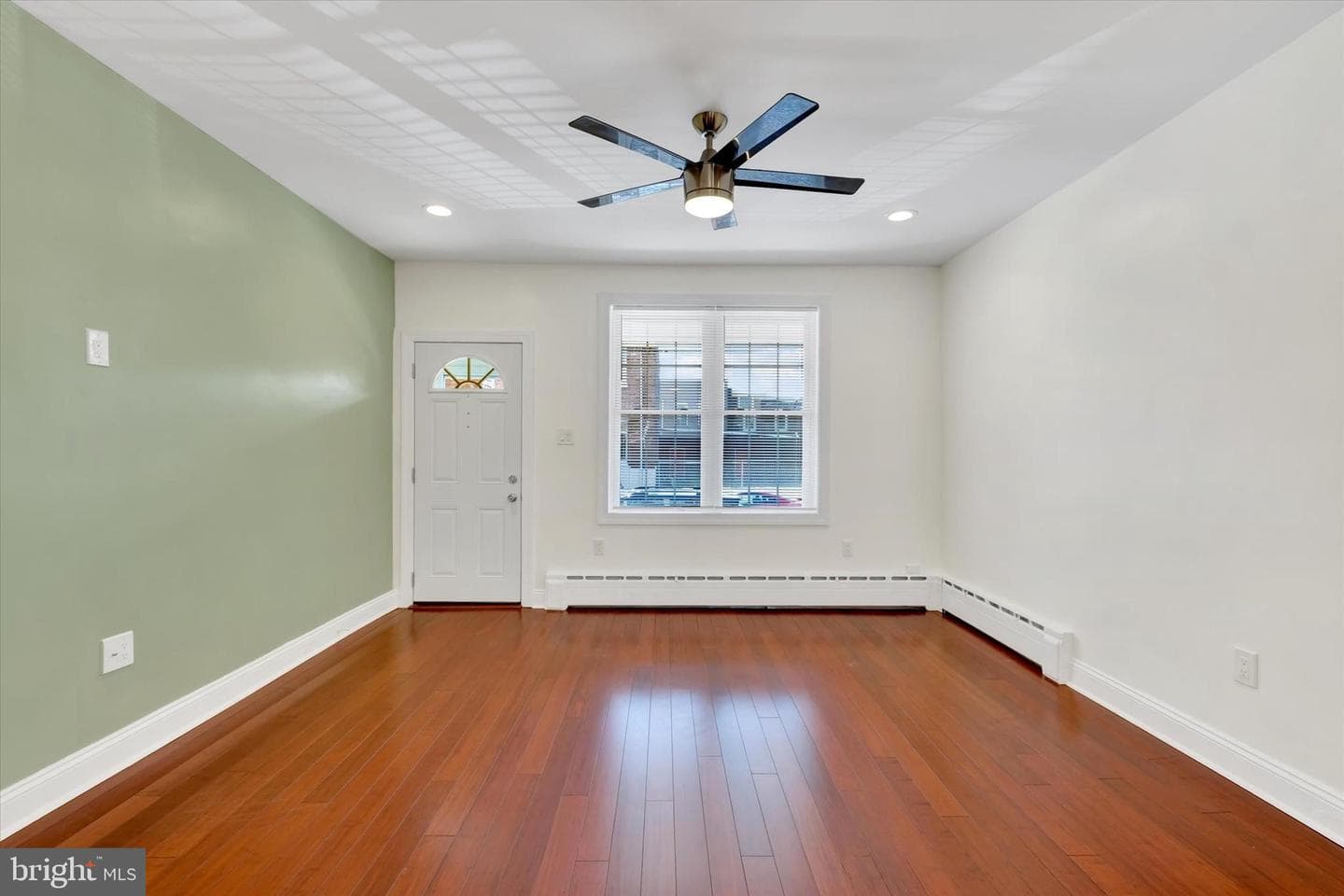 3336 E Thompson Street photo 4