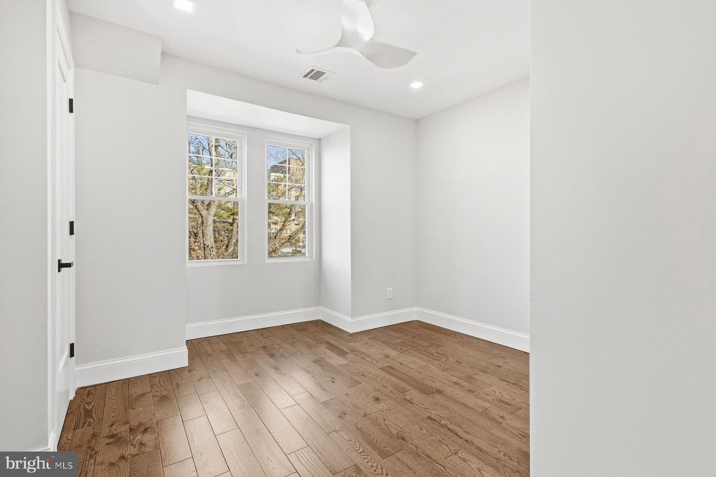 205 W Highland Avenue photo 44