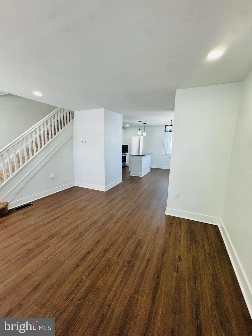 485 Robbins Street photo 5