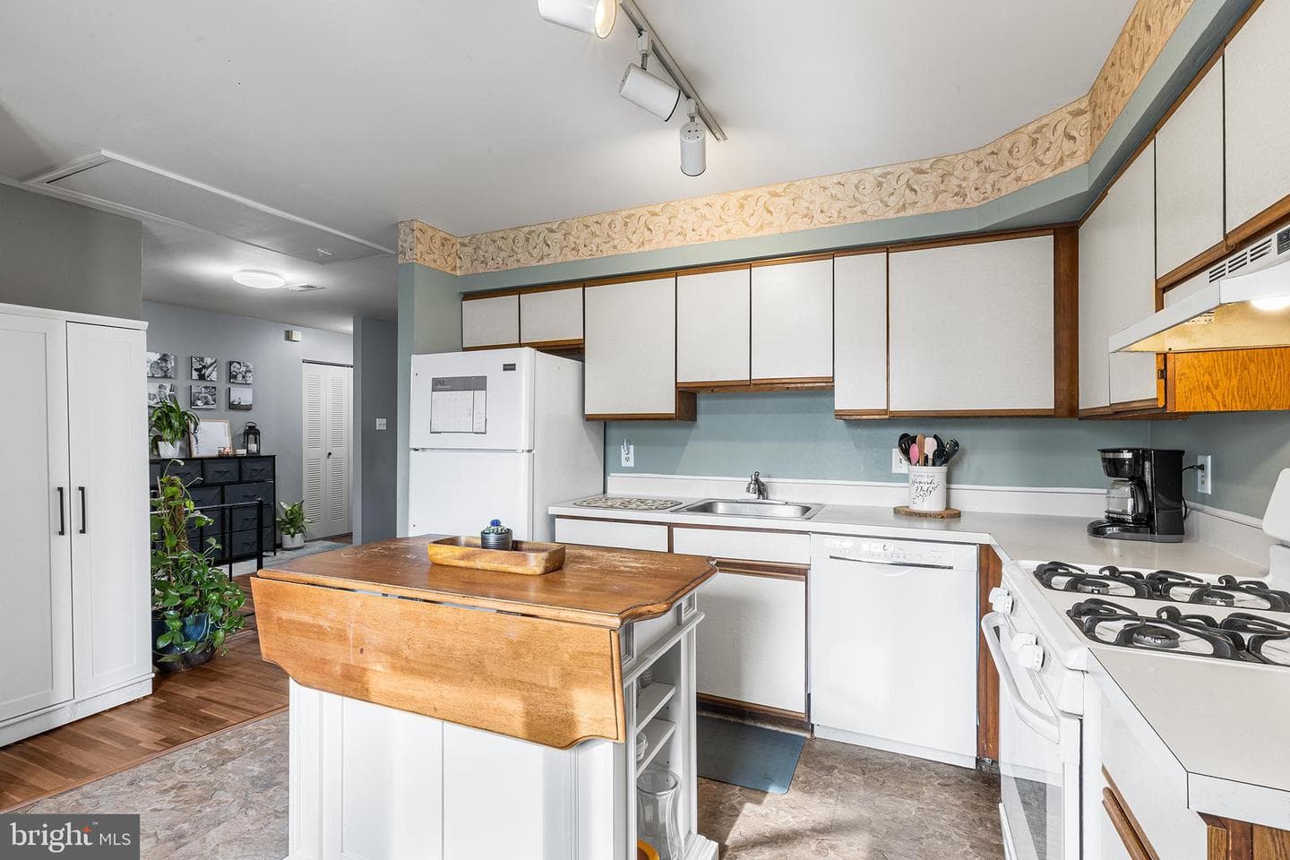9019 Ayrdale Crescent #48a photo 10