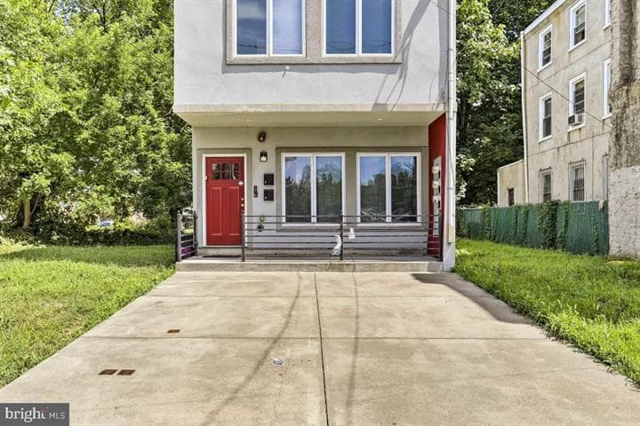 679 N 11th St # A photo 3