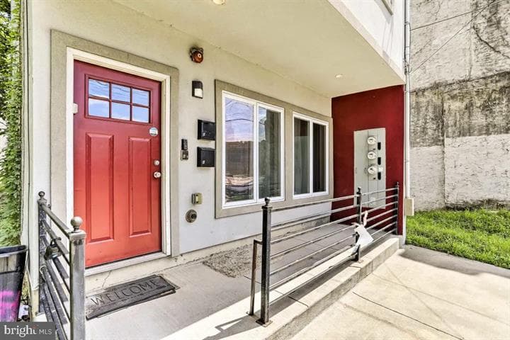 679 N 11th St # A photo 4
