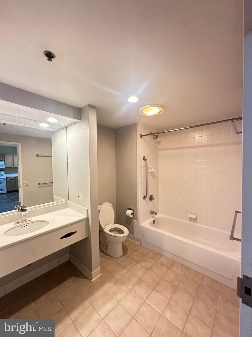 1100 Vine Street #404 photo 4