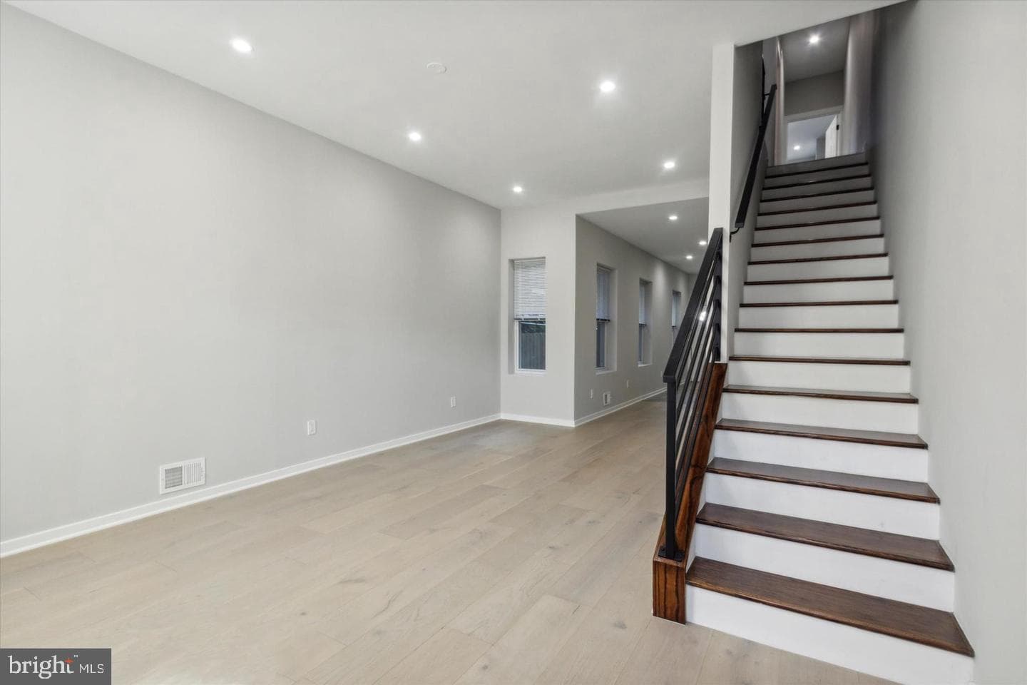 2709 W Glenwood Avenue, Philadelphia