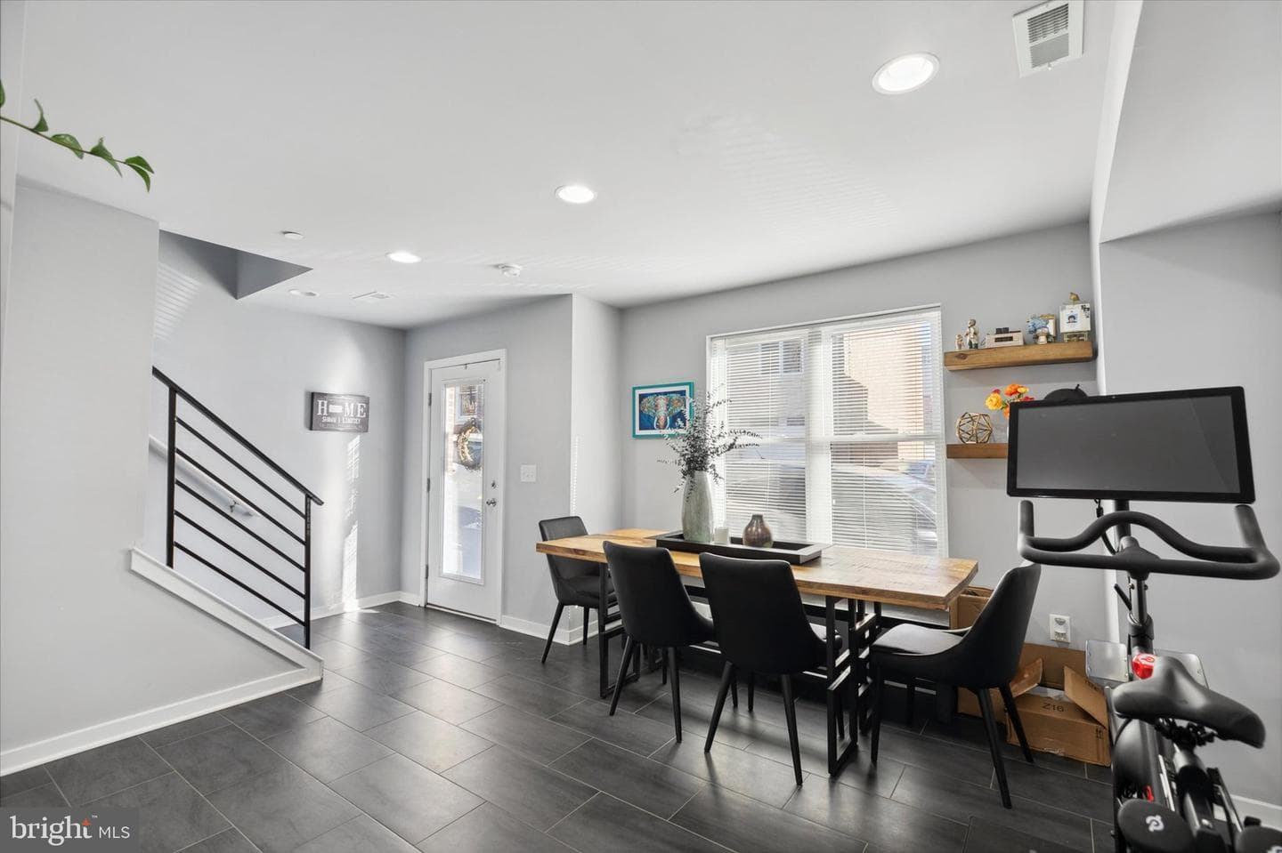 112 Kingsley Street photo 2