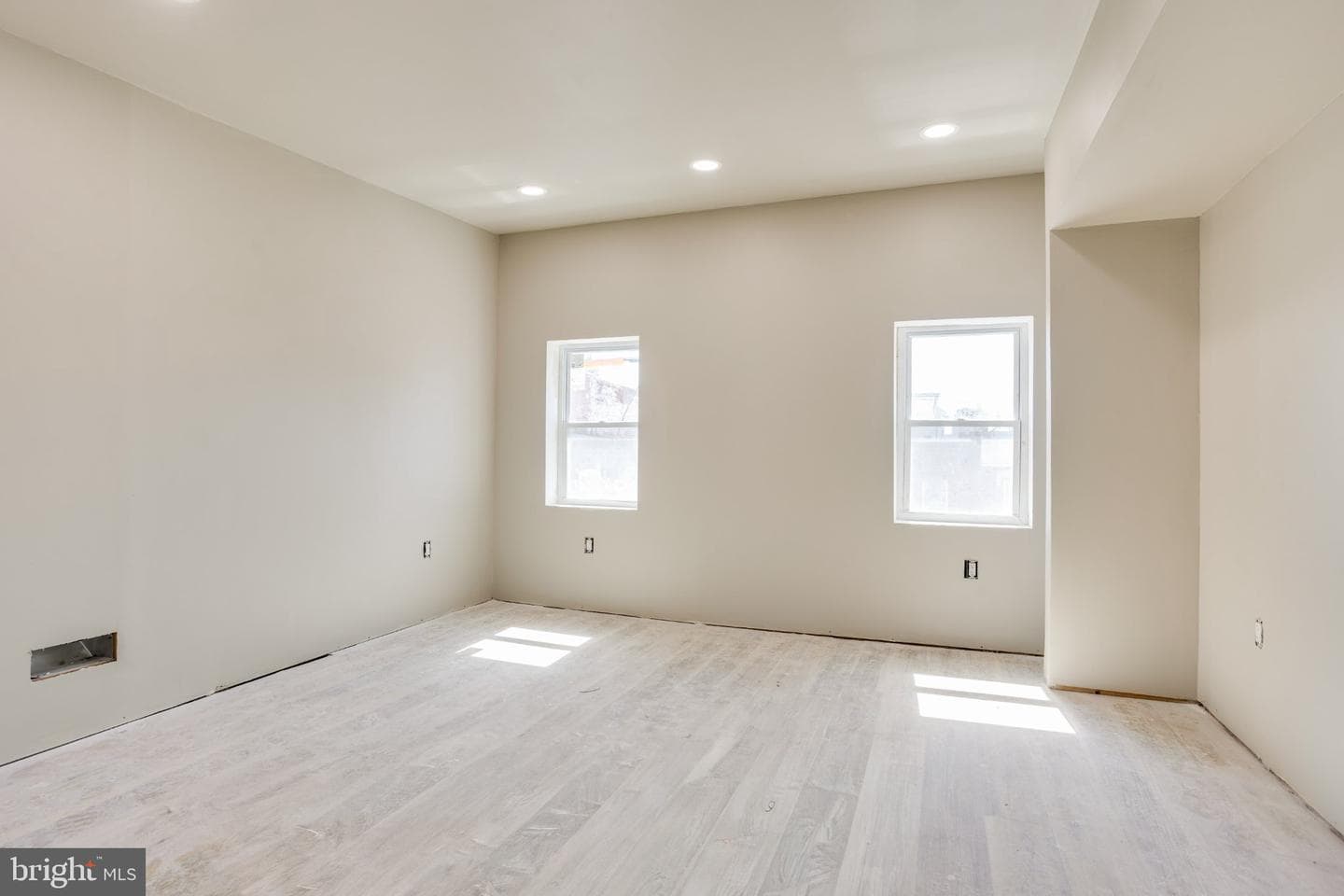 2526 Coral St photo 18