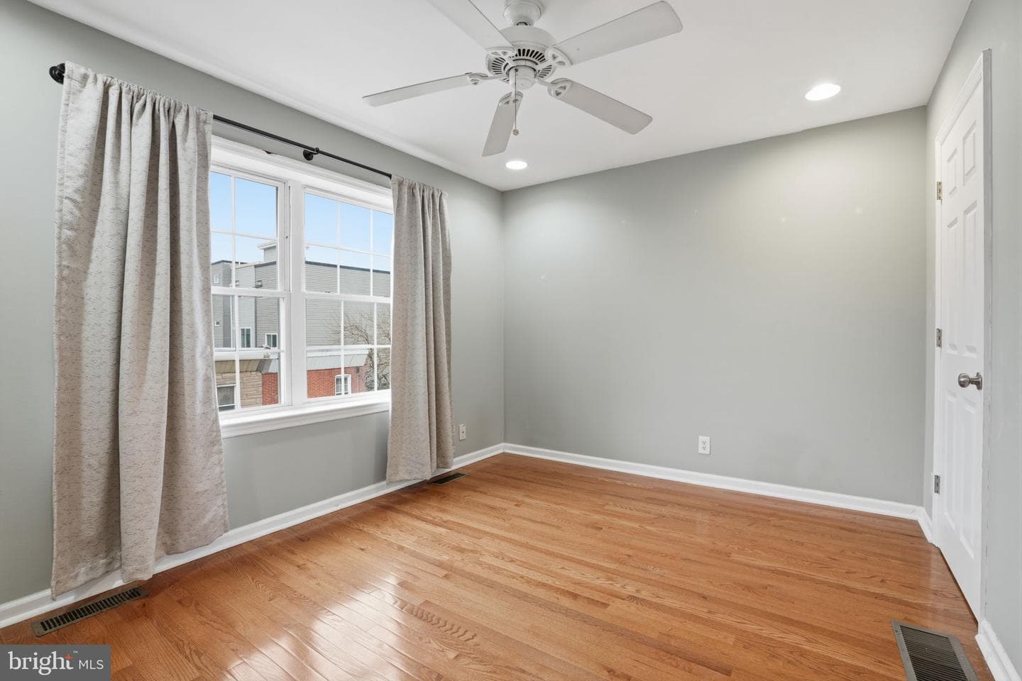 2537 Federal Street photo 26