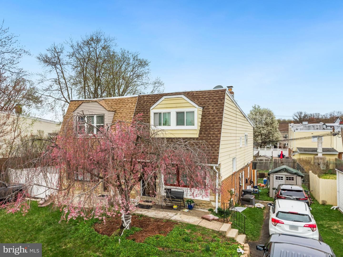 1043 Foster Street photo 2