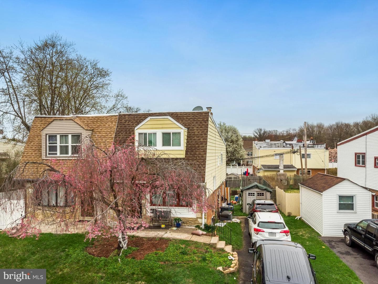 1043 Foster Street photo 3