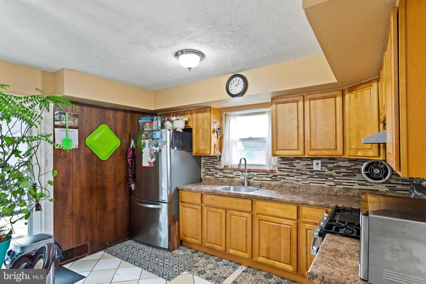1043 Foster Street photo 9