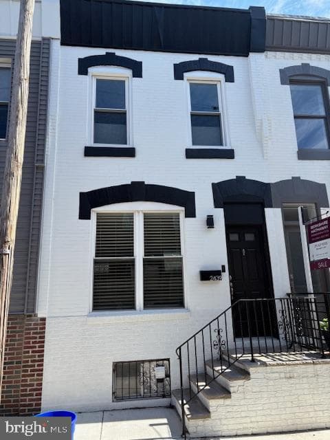 2439 S Clarion Street photo 1