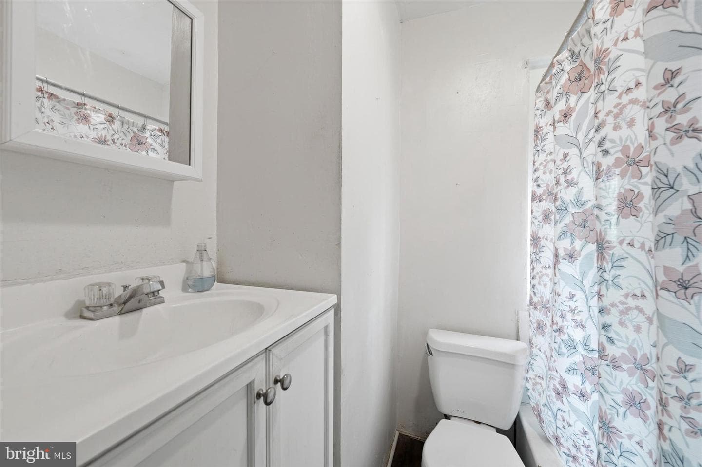 748 N Holly Street photo 10