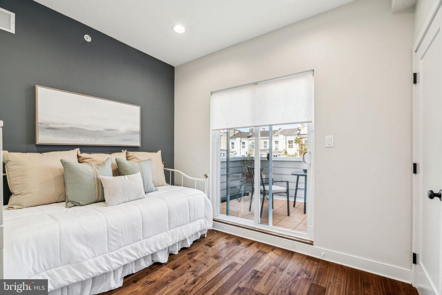 1029 Earl Street photo 17