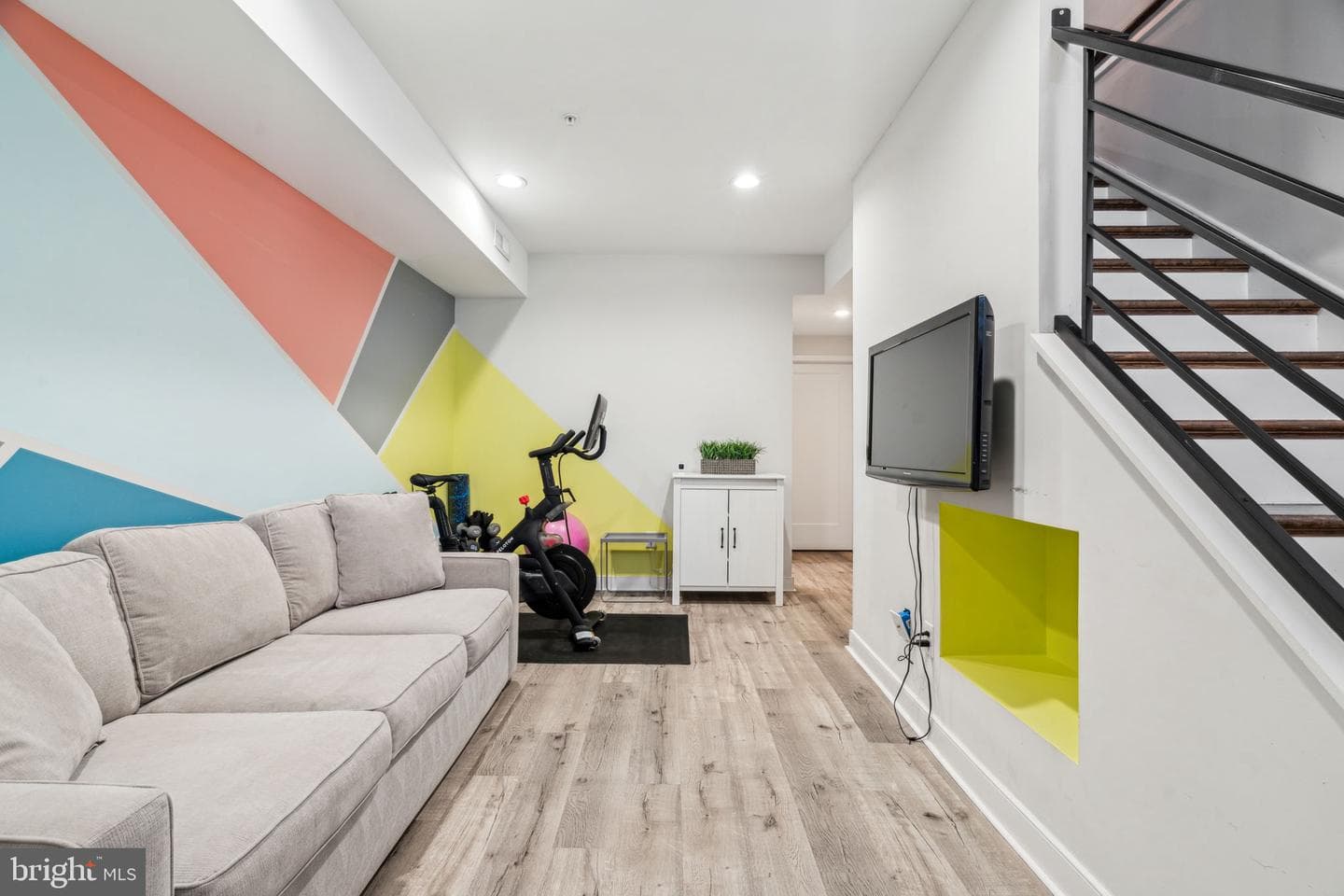 1029 Earl Street photo 23