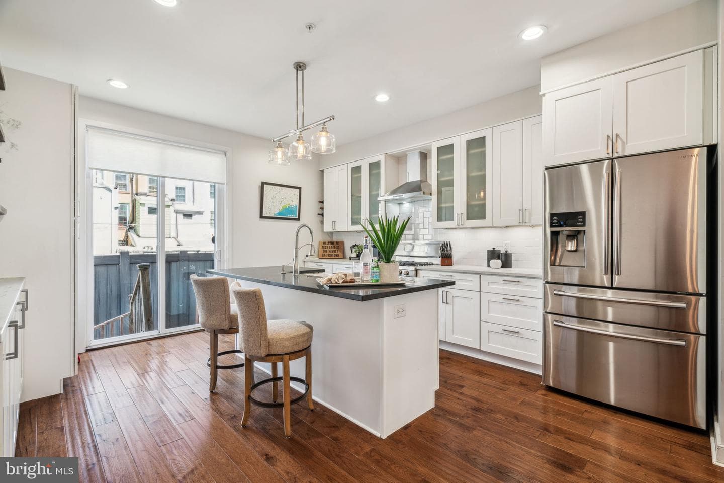 1029 Earl Street photo 4