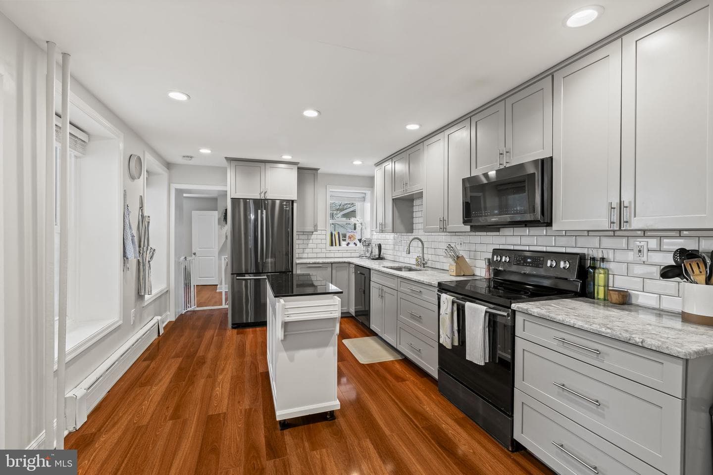 454 Lyceum Avenue photo 10