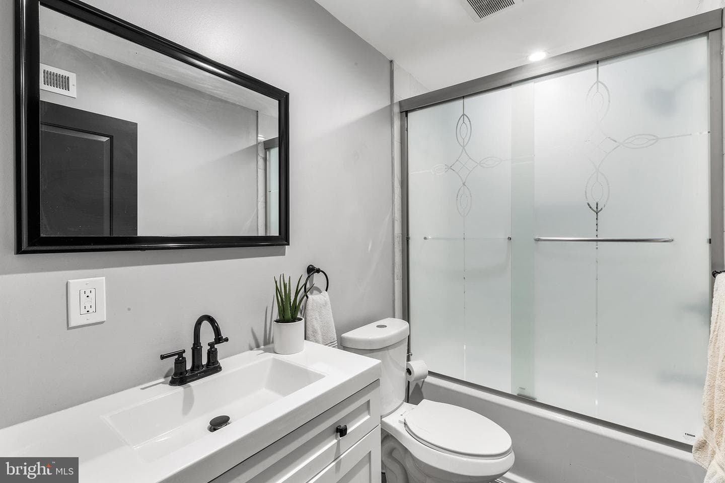 322 N 42nd Street photo 20