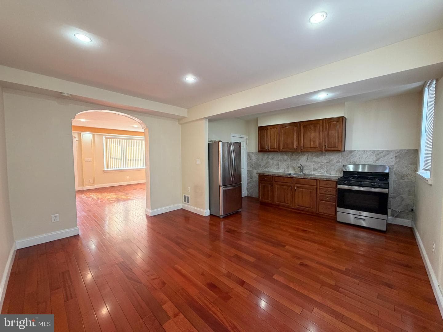 6735 Grovers Ave photo 21