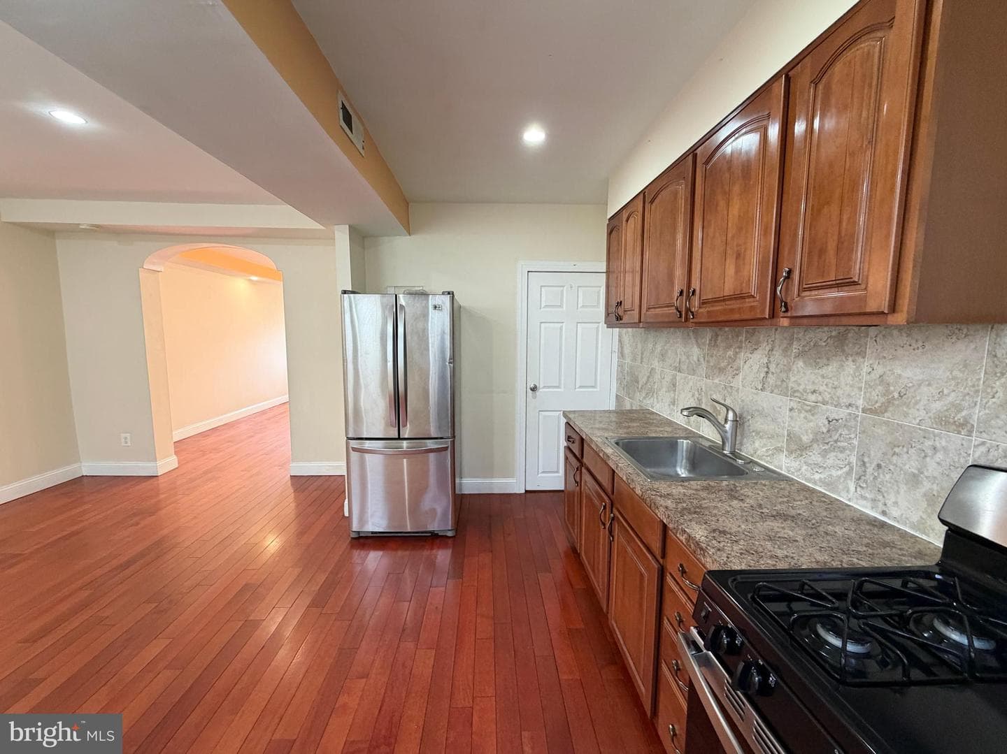 6735 Grovers Ave photo 26
