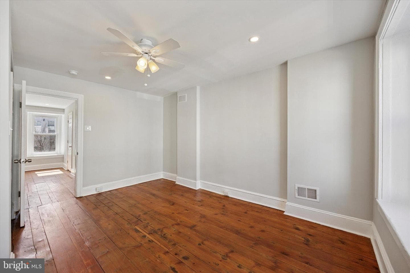 135 East Street photo 16