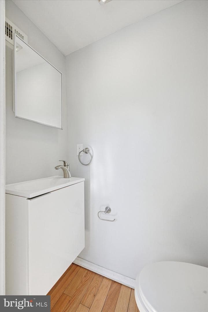 135 East Street photo 9