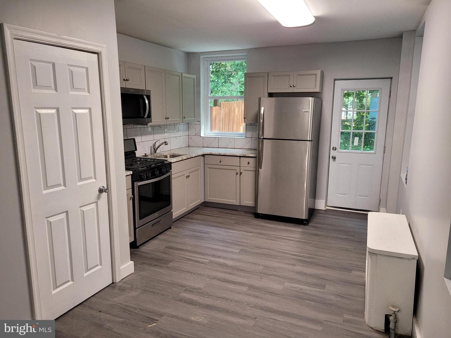 1422 Blavis Street photo 3