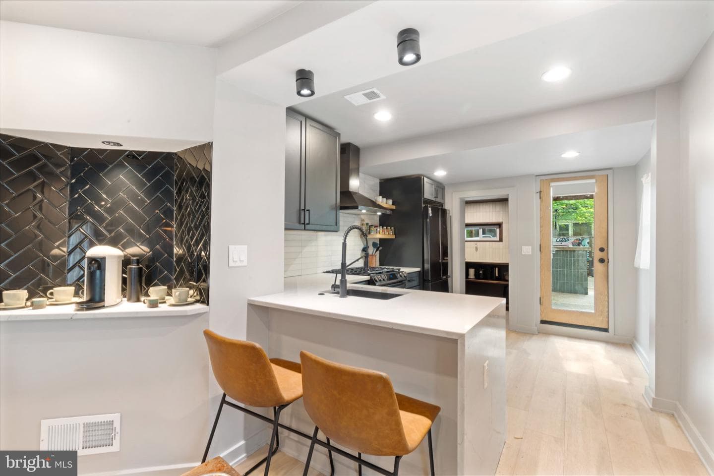 1932 E York Street photo 12