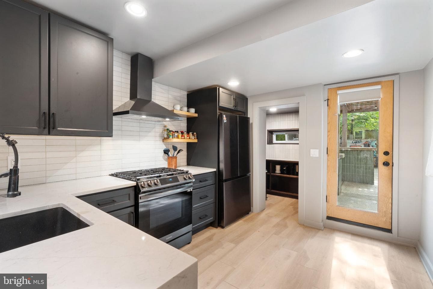 1932 E York Street photo 13