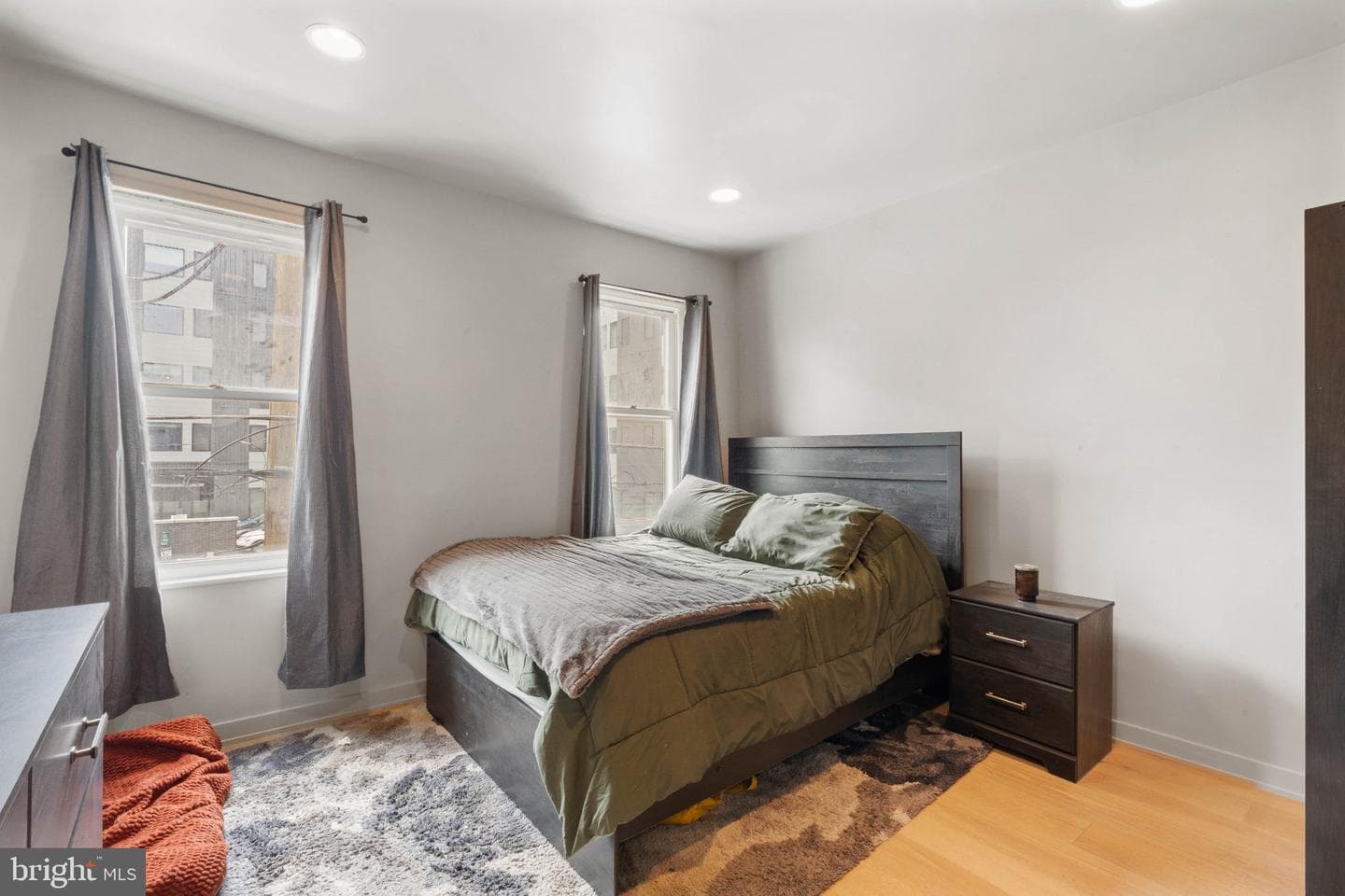 1932 E York Street photo 20