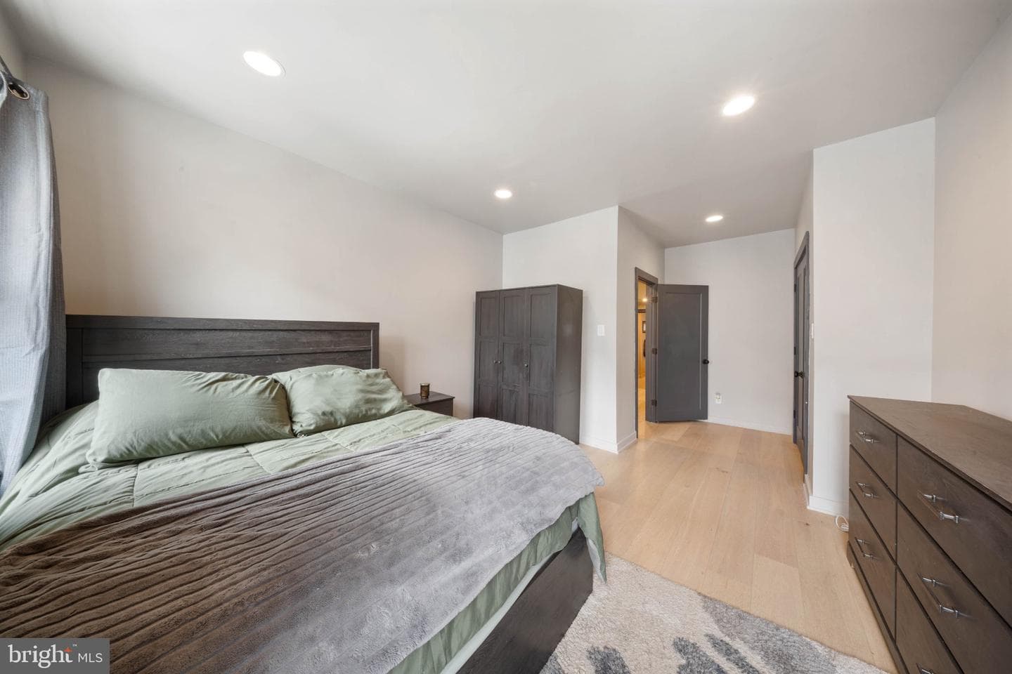 1932 E York Street photo 21