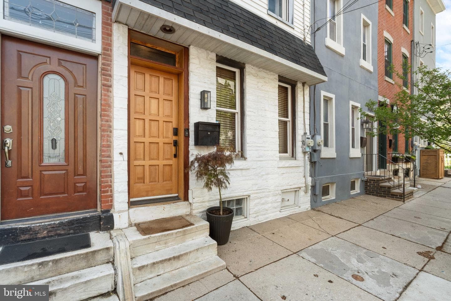 1932 E York Street photo 3
